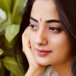 Namitha Pramod Instagram - Vintage ☀️ #memories #art #anbodu #reels #reelsinstagram #reelitfeelit #reelsvideo #trending #trendingreels #vintage #she