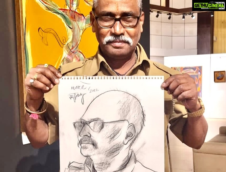 Nandita Das Instagram - Sharing the update I got from the last day at the gallery- #gulzar Sahab came with a Tiffin and shared lunch with Baba! #Shyambenegal with daughter Piya, artist @arzankhambatta with @tpk08 also came. And then Baba did portraits of the workers at @jehangir_art_gallery who he has known for decades - More and Karim. Last emotional day before the show moves to @galleryartandsoul #jatindas
