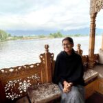 Nandita Das Instagram - Can’t experience #kashmir without shikara and houseboats. A work of art and tranquility when at the Nageen Lake.