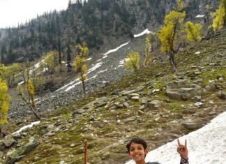 Nandita Das Instagram - In the snow…actually ice! #kashmir