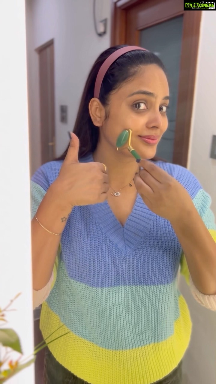 Nandita Swetha Instagram - @magical_jar Jade roller and Kumkumadi serum is the perfect combo for a flawless skin to look young and wrinkle free. Every night routine of applying Kumkumadi serum to clean face followed by massaging your skin using Jade roller will reduce saging of skin and double chin. This is my daily night care routine without fail which keeps my skin nourished and youth. Try this routine and thank me and @magical_jar later. PR @shoutout_campus #magicaljar #skincareroutine #massagetools #jaderoller #lookyoung #reelitfeelit #collaboration