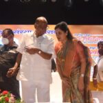 Navaneet Kaur Instagram – आदरणीय साहेब Sharad Pawar जी सोबत कार्यक्रमातील एक क्षण