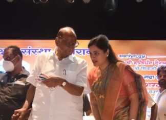 Navaneet Kaur Instagram - आदरणीय साहेब Sharad Pawar जी सोबत कार्यक्रमातील एक क्षण