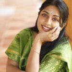 Navya Nair Instagram – പ്രണയം പുഴപോലെയാണ് തിരിച്ചു ഒഴുകാൻ കഴിയില്ല, ഒഴുക്കിന്റെ വേഗതയും ഗതി വിഗതികളും കാലാവസ്ഥയ്ക്കും കാലത്തിനും അനുസരിച്ചും ആയിരിക്കും… ചില കാലത്തു അത് കുത്തിയൊഴുകി ഒഴുകും ചിലപ്പോൾ സർവ്വതും നശിപ്പിക്കുന്ന പ്രളയമായി മാറും… കടുത്ത വേനലിൽ വറ്റി വരണ്ടു നെഞ്ചു പിളർന്ന തരിശ് മണ്ണായി മാറും… മറ്റൊരു ഇടവപ്പാതിയിൽ മുറിവുകൾ തുന്നിച്ചേർത്തു സജലമായി മാറും..!! ഇതിനിടയിൽ പരിഭവങ്ങളും സങ്കടങ്ങളുമൊക്ക ഉണ്ടാകും പക്ഷെ നമ്മളൊരിക്കലും പുഴ അല്ല അത്, വെറും നീർച്ചാലെന്ന് വിളിക്കാറില്ല!! ഒഴുകി ഒഴുകി സമുദ്രത്തിന്റെ വിശാലതയിലേക്കു എത്തുമ്പോഴും വീണ്ടും ഒഴുകാൻ അവിടെ പുഴ ഉണ്ടാകും എന്റെ പ്രണയത്തിന്റെ പുഴ !!!❤️ NN