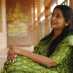 Navya Nair Instagram - പ്രണയം പുഴപോലെയാണ് തിരിച്ചു ഒഴുകാൻ കഴിയില്ല, ഒഴുക്കിന്റെ വേഗതയും ഗതി വിഗതികളും കാലാവസ്ഥയ്ക്കും കാലത്തിനും അനുസരിച്ചും ആയിരിക്കും... ചില കാലത്തു അത് കുത്തിയൊഴുകി ഒഴുകും ചിലപ്പോൾ സർവ്വതും നശിപ്പിക്കുന്ന പ്രളയമായി മാറും... കടുത്ത വേനലിൽ വറ്റി വരണ്ടു നെഞ്ചു പിളർന്ന തരിശ് മണ്ണായി മാറും... മറ്റൊരു ഇടവപ്പാതിയിൽ മുറിവുകൾ തുന്നിച്ചേർത്തു സജലമായി മാറും..!! ഇതിനിടയിൽ പരിഭവങ്ങളും സങ്കടങ്ങളുമൊക്ക ഉണ്ടാകും പക്ഷെ നമ്മളൊരിക്കലും പുഴ അല്ല അത്, വെറും നീർച്ചാലെന്ന് വിളിക്കാറില്ല!! ഒഴുകി ഒഴുകി സമുദ്രത്തിന്റെ വിശാലതയിലേക്കു എത്തുമ്പോഴും വീണ്ടും ഒഴുകാൻ അവിടെ പുഴ ഉണ്ടാകും എന്റെ പ്രണയത്തിന്റെ പുഴ !!!❤️ NN