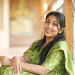 Navya Nair Instagram - പ്രണയം പുഴപോലെയാണ് തിരിച്ചു ഒഴുകാൻ കഴിയില്ല, ഒഴുക്കിന്റെ വേഗതയും ഗതി വിഗതികളും കാലാവസ്ഥയ്ക്കും കാലത്തിനും അനുസരിച്ചും ആയിരിക്കും... ചില കാലത്തു അത് കുത്തിയൊഴുകി ഒഴുകും ചിലപ്പോൾ സർവ്വതും നശിപ്പിക്കുന്ന പ്രളയമായി മാറും... കടുത്ത വേനലിൽ വറ്റി വരണ്ടു നെഞ്ചു പിളർന്ന തരിശ് മണ്ണായി മാറും... മറ്റൊരു ഇടവപ്പാതിയിൽ മുറിവുകൾ തുന്നിച്ചേർത്തു സജലമായി മാറും..!! ഇതിനിടയിൽ പരിഭവങ്ങളും സങ്കടങ്ങളുമൊക്ക ഉണ്ടാകും പക്ഷെ നമ്മളൊരിക്കലും പുഴ അല്ല അത്, വെറും നീർച്ചാലെന്ന് വിളിക്കാറില്ല!! ഒഴുകി ഒഴുകി സമുദ്രത്തിന്റെ വിശാലതയിലേക്കു എത്തുമ്പോഴും വീണ്ടും ഒഴുകാൻ അവിടെ പുഴ ഉണ്ടാകും എന്റെ പ്രണയത്തിന്റെ പുഴ !!!❤️ NN