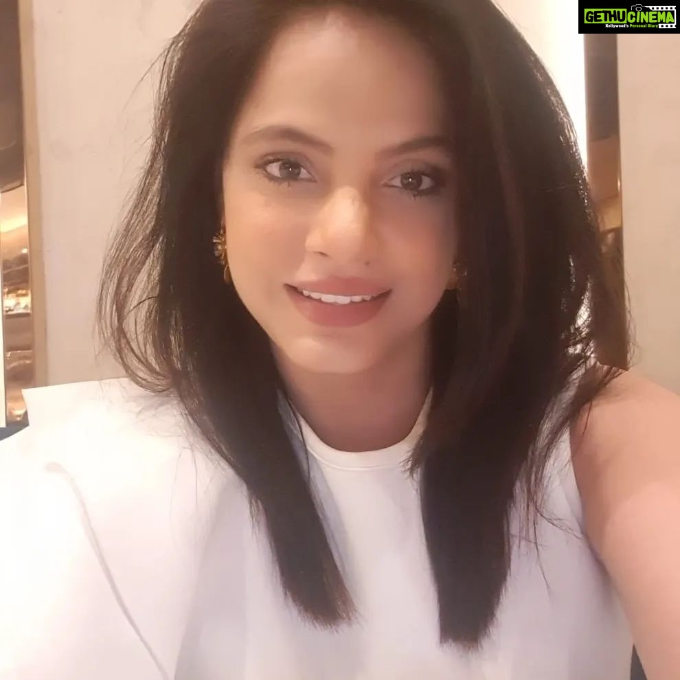 Neetu Chandra Instagram - The army behind a beautiful relishing finger licking evening. It was indeed a life time experience of the designer food by @Tresindmumbai To be honest, this is the best modern Indian food I have ever had. The presentation The quality The taste The vibes and The smiles on each and every staffs face was overwhelming. The owner @Bhupendernath ❤ you are an artist at Heart and the creator of warmth and home food serviced with so much love, passion and care in 14course meal. The chef who curitated the cuisine is world rank no. 4th in Indian food. https://instagram.com/chefhimanshusaini?utm_medium=copy_link So proud of the achievements of this prestigious chain of lovely brand restaurant, globally. Thank you for being YOU. Unparallel @Tresinddubai @tresindstudio @carnivalbytresind @Acappella Can't wait to try the new vegetarian restaurant @Avatara in Dubai ❤❤❤ #restaurant #greatfood #healthyfood yet #indian but #modernindian My dearest friend @amohin and his mom had a fabulous time and I loved seeing them enjoy ❤️