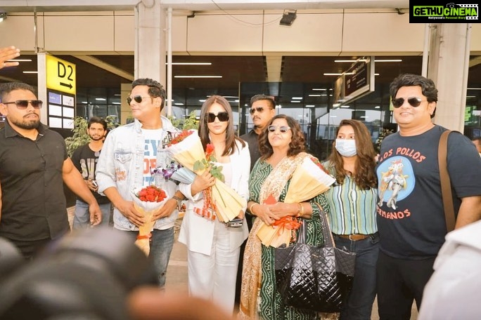 Neetu Chandra Instagram - Thank you #Patna my #Bihar for such a fabulous warm Welcome today at Patna Airport 1 I am returning to Patna for the first time, after my Hollywood film release. #Eventoss #NEVERBACKDOWNREVOLT @sonypictures