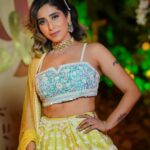 Neha Bhasin Instagram - Summer colours Outfit - @riantasofficial Jewellery - @rkjewellers_southex2 Styled by - @ankiitaapatel #indianwedding #nehabhasin #dillikishaadi #indianfashion