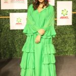 Neha Dhupia Instagram – Going green 💚… muah @diva_rose21 @karanrai001 @kiran_chhetri92 styled by @aasthasharma @wardrobist in Outfit: @hm
Jewellery: @blingsutra @ascend.rohank shoes @jimmychoo 📸 @lakshaysachdevaphotography