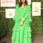 Neha Dhupia Instagram – Going green 💚… muah @diva_rose21 @karanrai001 @kiran_chhetri92 styled by @aasthasharma @wardrobist in Outfit: @hm
Jewellery: @blingsutra @ascend.rohank shoes @jimmychoo 📸 @lakshaysachdevaphotography