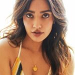 Neha Sharma Instagram - 🌻💛🍳🐝📷 @keegancrasto #vintagefeels #vintage Taj Lands End, Mumbai