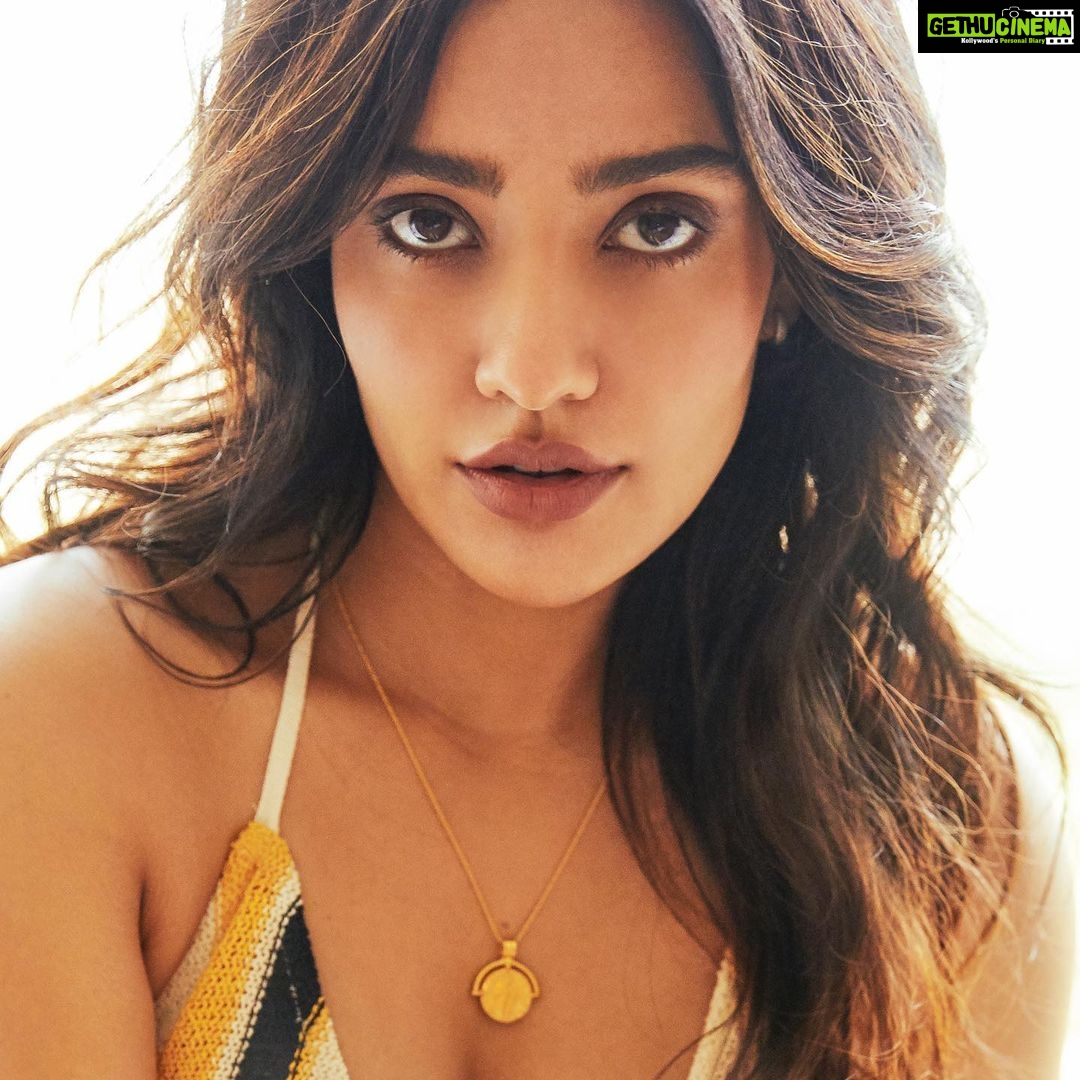 Neha Sharma Instagram - 🌻💛🍳🐝📷 @keegancrasto #vintagefeels #vintage Taj Lands End, Mumbai