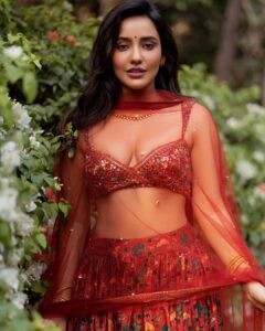 Neha Sharma Instagram - ❤️❤️सादगी में भी क़यामत की अदा होती है …
.
. 📷 @dieppj 
outfit @drishtizahabia 
Hair @tejisinghofficial
