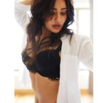 Neha Sharma Instagram - 🖤🤍