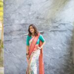 Nisha Agarwal Instagram - I find a saree the most desirable attire. And this one from @singhanias_hyd has my ♥️ Rangkaat A different kind of banarasi than the often seen surface embellished with zari and meena(colored thread).The highest order of kadhua technique and a must have for a traditional trousseau. It is a crossover of yarn that not just creates a design on the fabric surface but also creates a surface itself. Its true connoisseurs pick and a master piece that takes at least 9months to finish and needs a expert weaver to pull that job. #singhaniashyderabad #ad
