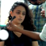 Nithya Menen Instagram - Making me sing in between make up ! #TeluguIndianIdol #ahaIdolOnReels @ahavideoIN @swipeupproductions