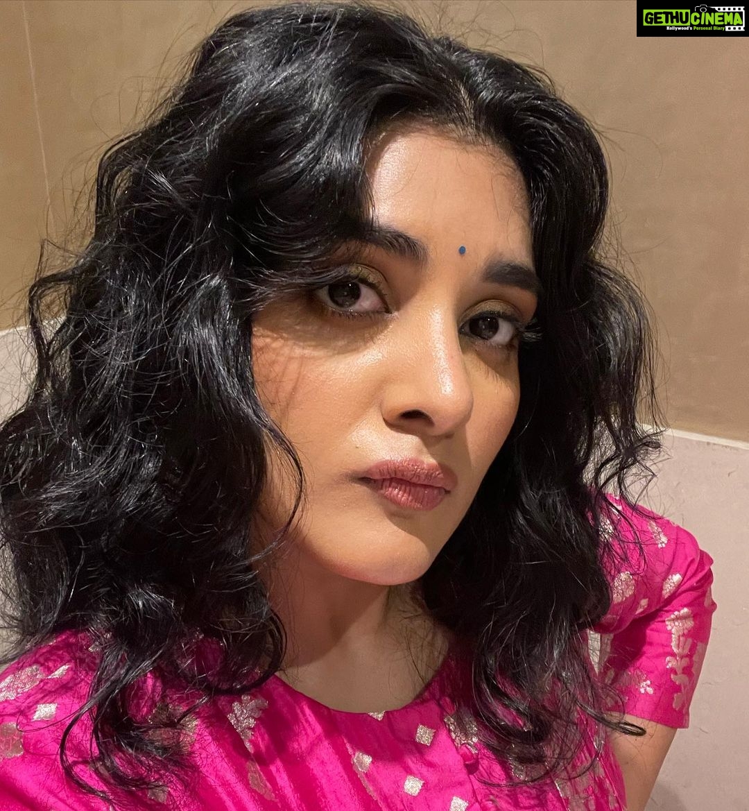 Nivetha Thomas Instagram - oh don’t worry my hair is long.