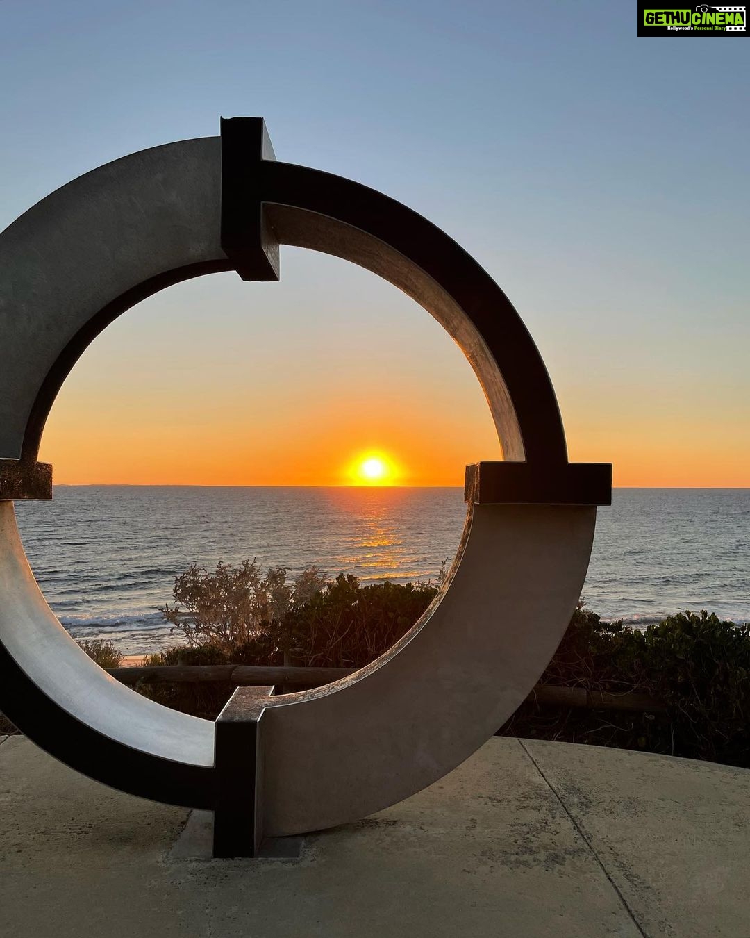 Pallavi Sharda Instagram - Hello Perth ππ½ Place of my birth π£ Unironically most isolated metropolis on earth π Where of sun and sand βοΈ there is no dearth Time for my soul π§ββοΈβ‘οΈπ To get all sheβs worth βΊοΈππ§ββοΈ Iβm no poet, We all know it.