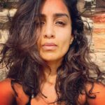 Pallavi Sharda Instagram – Coming to the end of an epic 5 month journey… experiencing Australia in a ‘post’ covid era has been a ride. A largely sunless Sydney summer, torrential rains, flooding, an incredible group of fellow artists, the realisation that this country is still sadly segregated in so many ways, and the personal milestone of being an empowered Indian-Australian woman on screen. 

It’s been a time of action, but one of immense reflection and learning about my personal boundaries in not standing for the ones that society continues to set in both overt and subtle ways. It’s a also been a time of reflection on the messaging I received through my educators, as my Australian education is something as I count as my greatest boon. 

When I was 18 I was told at a drama school class that being a brown woman on Aussie screens was impossible. It’s taken a decade now of overturning that limitation. 

I would like to say a big 🖕🏽to the teacher who told me so, and created a limiting belief in my adolescent self. More importantly though, a massive 🙌🏽 to the many teachers throughout school and University who thankfully taught me that the sky isn’t even a limit.