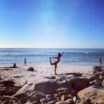 Pallavi Sharda Instagram – When mama comes to town and catches her little dancer down at the beach doing her thing 🏖 💙 

PS. Sometimes yoga is better when I don’t have to hear a chorus of mispronounced Naaaamaaaaastaaayysss….

….Nah, Ima a goooooo.