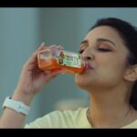 Parineeti Chopra Instagram - Say alo to the delectable taste of @alofrutofficial juices loaded with the goodness of fruits & aloevera. It comes in different mouthwatering unique flavours and gives a perfect start to your day!! #Alofrut #HealthyDrink #AlofrutJuices #HealthyJuices #AloeVera #ad