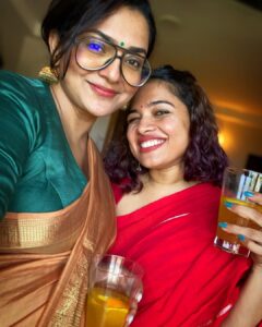 Parvathy Instagram - Joyoooodu joy!🌼