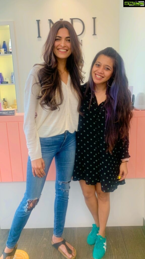 Parvathy Omanakuttan Instagram - Finding someone I can trust with my hair has been a challenge for me; but I think I finally have found my hair fairy 🧚🏼‍♂ @michellecoelho82 It takes someone with long hair to understand the care one needs to take to maintain the quality and length. Michelle you really have done a fabulous job. Thank You so so so much 💗 And thanks a ton to your fabulous team @indisalons Thank you my OG @suraaj.b.godaambe aka @beinghajaam for suggesting me to go see Michelle 😁 Now I don’t need to come to India to get my hair done 😜 #hair #hairstyle #beauty #hairstyles #haircut #fashion #hairstylist #makeup #haircolor #love #style #instagood #beautiful #balayage #barber #model #hairdresser #like #follow #dubai #hairgoals #photooftheday #dubaihair #photography #dubaihairstylist #longhair #haircare #blonde #instagram #me INDI SALONS