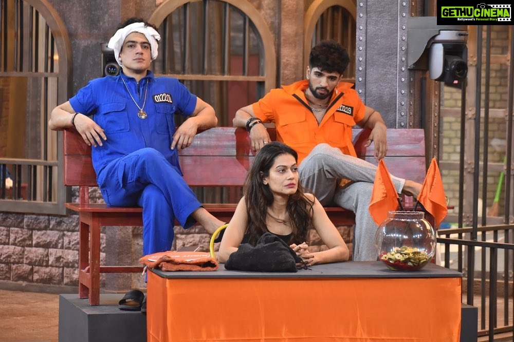 Payal Rohatgi Instagram - Be your own boss. Take your all decisions yourself, be a real human not a sheep. Please do vote & support a geniune human being Payal ji🙏 #teampayal #payalrohatgi #lockupp #shernipayal