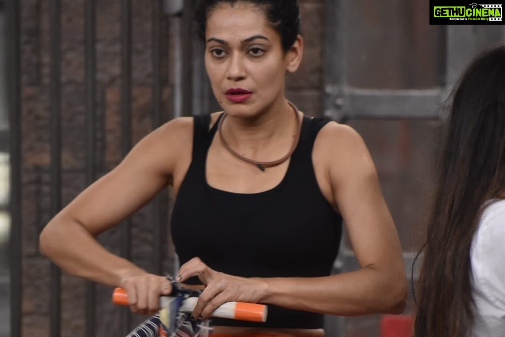 Payal Rohatgi Instagram - Be your own boss. Take your all decisions yourself, be a real human not a sheep. Please do vote & support a geniune human being Payal ji🙏 #teampayal #payalrohatgi #lockupp #shernipayal