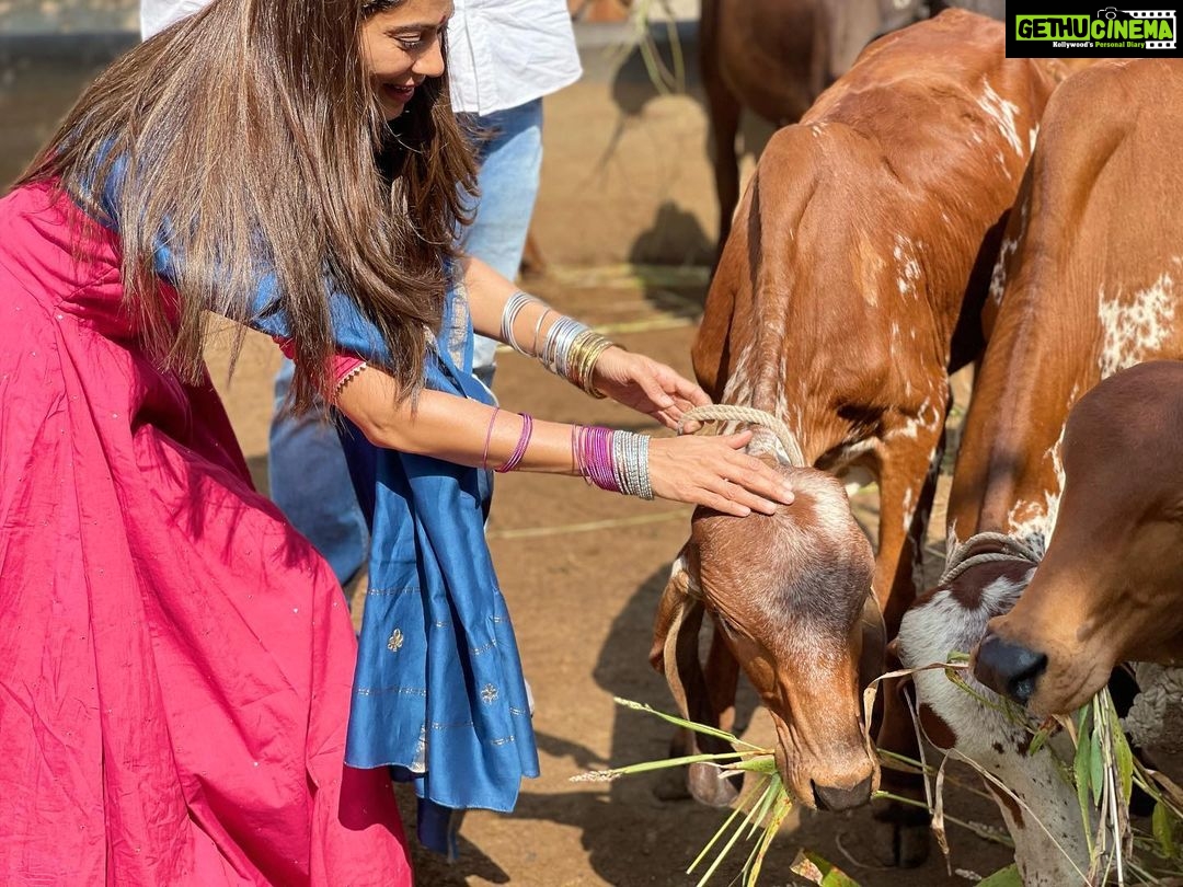 Payal Rohatgi Instagram - The best living is giving as always Sangram ji says, I also believe in this. Serve Humanity is a biggest work in this world. God bless everyone🙏 #payalrohatgi #teampayal