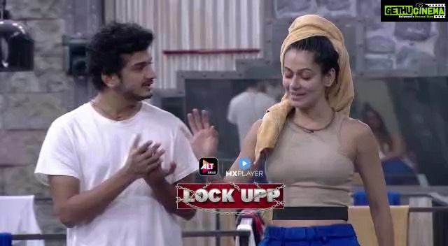Payal Rohatgi Instagram - Ghamndi ka shir hamesha nicha hota h, So please vote and Support Payal ji to make her winner of Lockupp show. Mere Dosto ab nhi jagoge to kab jagoge🙏🇮🇳 #jaihind #teampayal #payalrohatgi #lockupp