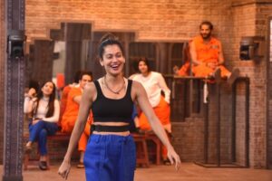 Payal Rohatgi Instagram - When you are in yourself and doing right things then Dogs bark behind, we should not care of anyone. Only focus should be on target. So friends please vote & support a geniune person Payal ji, who is fighting alone against all sheep🙏 #teampayal #payalrohatgi #lockupp #shernipayal