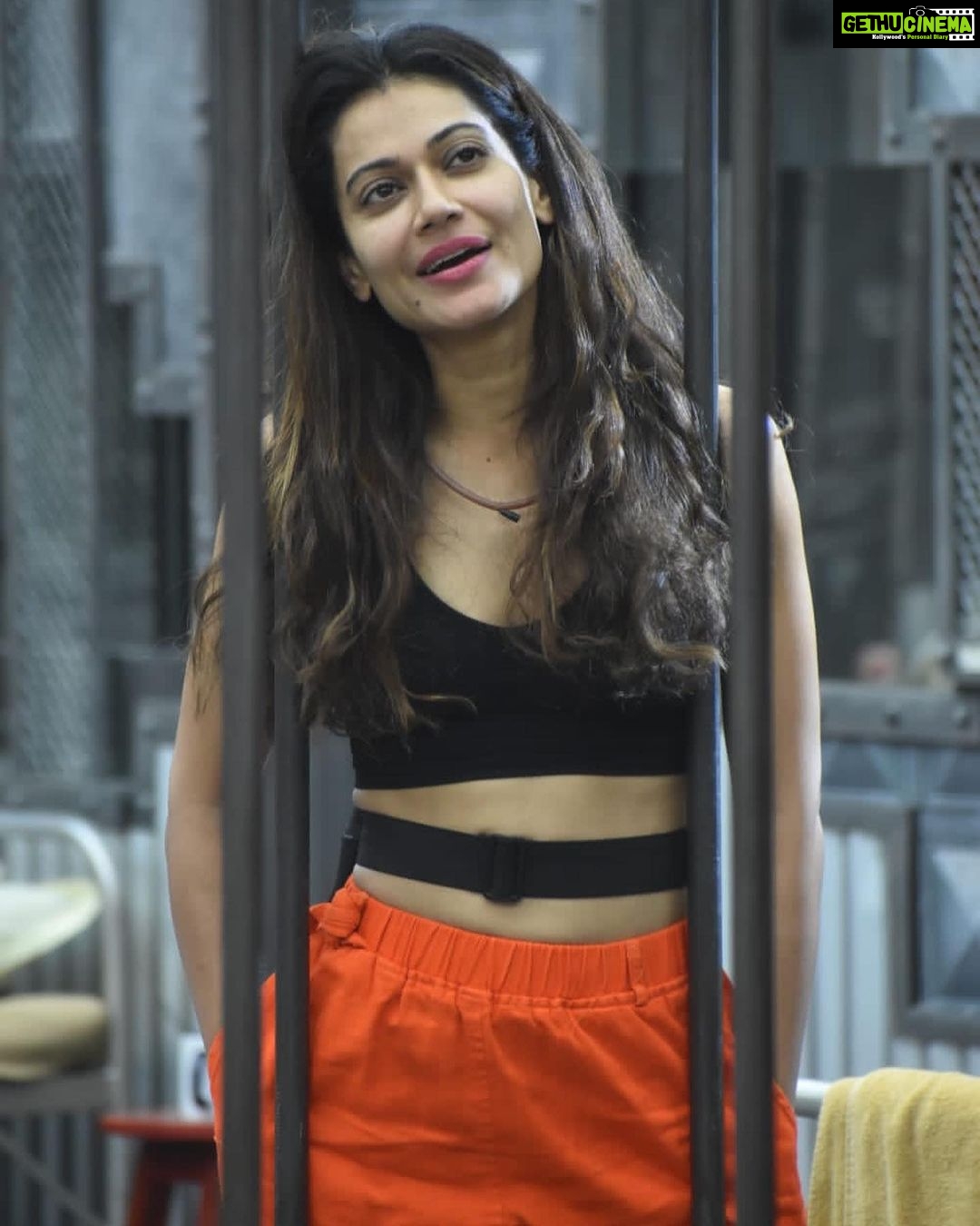 Payal Rohatgi Instagram - Namaste all, please vote & support Payal ji. She is fighting alone with all odds in lockupp show. Lord Ram bless all🙏 #teampayal #payalrohatgi #lockupp #shernipayal