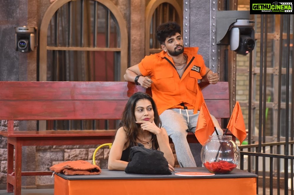Payal Rohatgi Instagram - Be your own boss. Take your all decisions yourself, be a real human not a sheep. Please do vote & support a geniune human being Payal ji🙏 #teampayal #payalrohatgi #lockupp #shernipayal