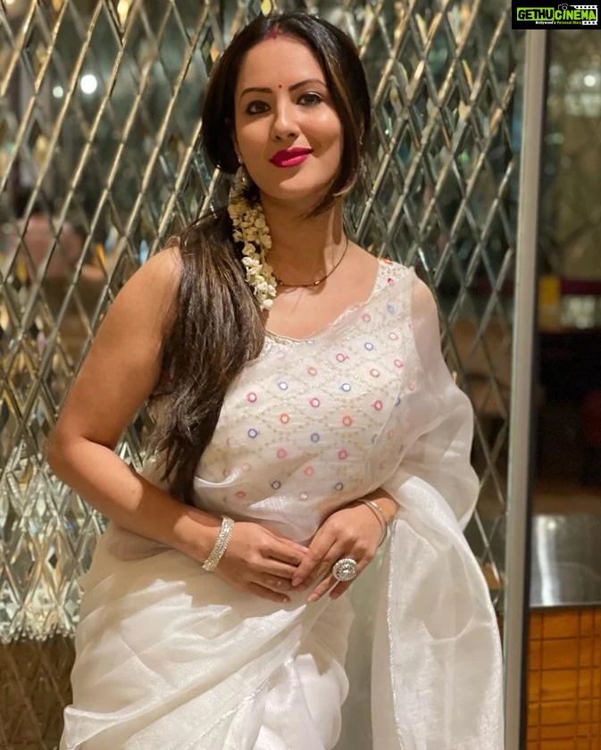 Pooja Bose Instagram - Happy raam navami to all and congratulations to our team for the award last night 🎊🎊🎉🎉 many more to come.
