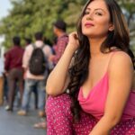 Pooja Bose Instagram - Mumbai ki sadkee😎