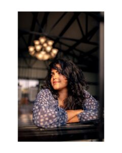 Pooja Devariya Instagram - ✨🎶🎹💃🏽🎬🎙

📸 @sumanthshetty_