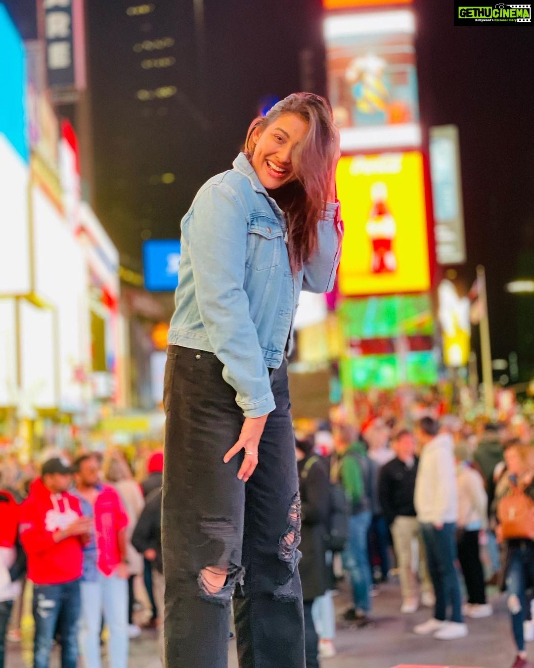 Pooja Jhaveri Instagram - Only if you swipe left, you’ll know what this city does to me ❤️ . . One place I can forever live in besides #mumbai is #newyork ❤️ #issavibe #mykindavibe . #newyork #newyorkcity #newyorker #foreverlove #lights #timesquare #newyorklife #usa #usdiaries #nyc #nyclife #nycphotographer #nycmodel #poojajjhaveri #poojainnewyork Times Square, New York City