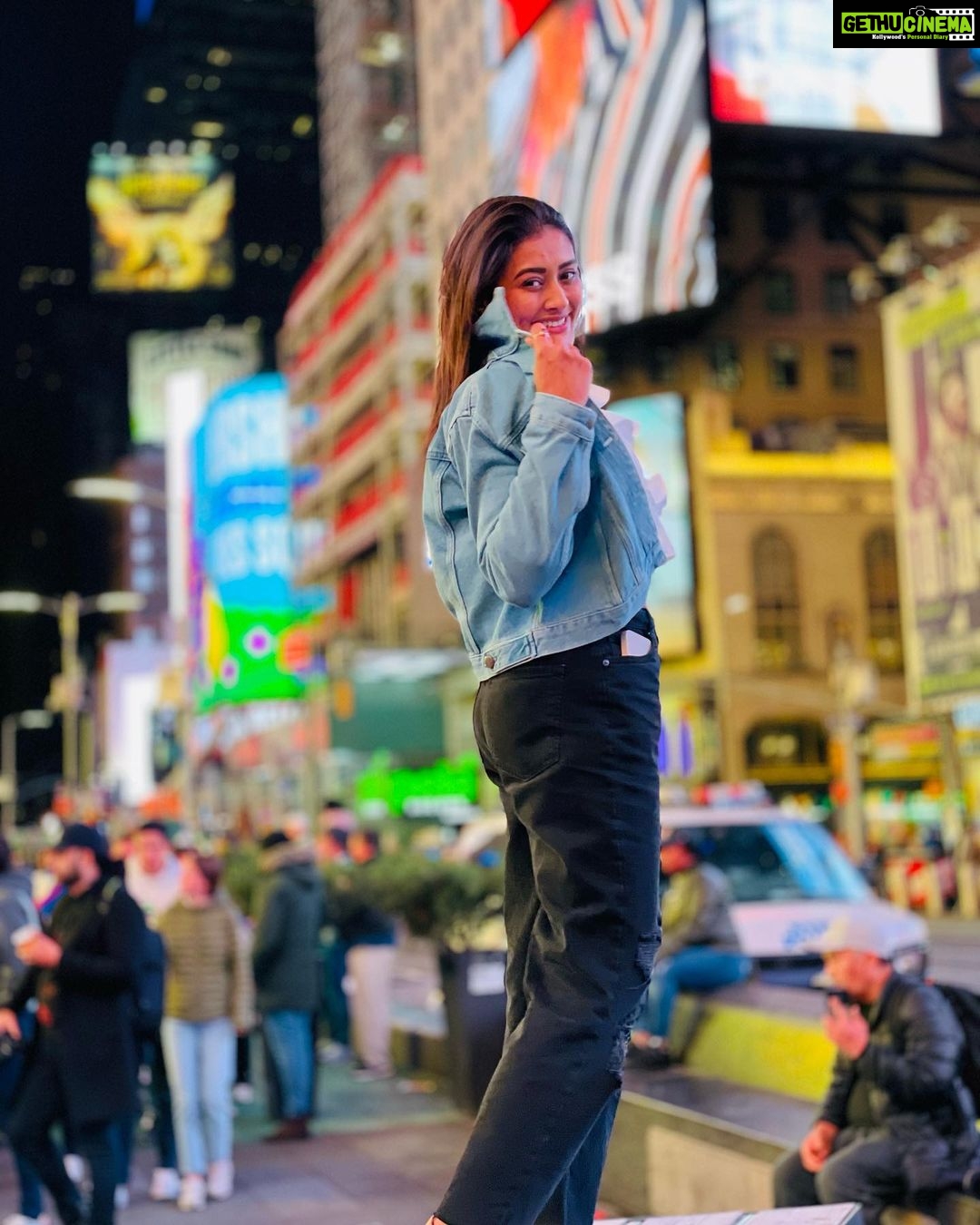 Pooja Jhaveri Instagram - Only if you swipe left, you’ll know what this city does to me ❤️ . . One place I can forever live in besides #mumbai is #newyork ❤️ #issavibe #mykindavibe . #newyork #newyorkcity #newyorker #foreverlove #lights #timesquare #newyorklife #usa #usdiaries #nyc #nyclife #nycphotographer #nycmodel #poojajjhaveri #poojainnewyork Times Square, New York City