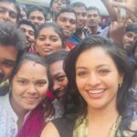Pooja Kumar Instagram - #throwbacktuesday when my film released and people were so excited! I’m so blessed and lucky that all of you have liked the work we as actors try to do! Thank you thank you and sending love to all!! #india #america #actor #actress #tamil #telugu #hindi #movies