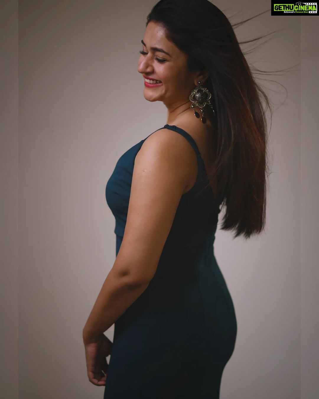 Poonam Bajwa Instagram - 🖤🖤🖤 📸@unique_amit212 🖤@hairstylebynisha