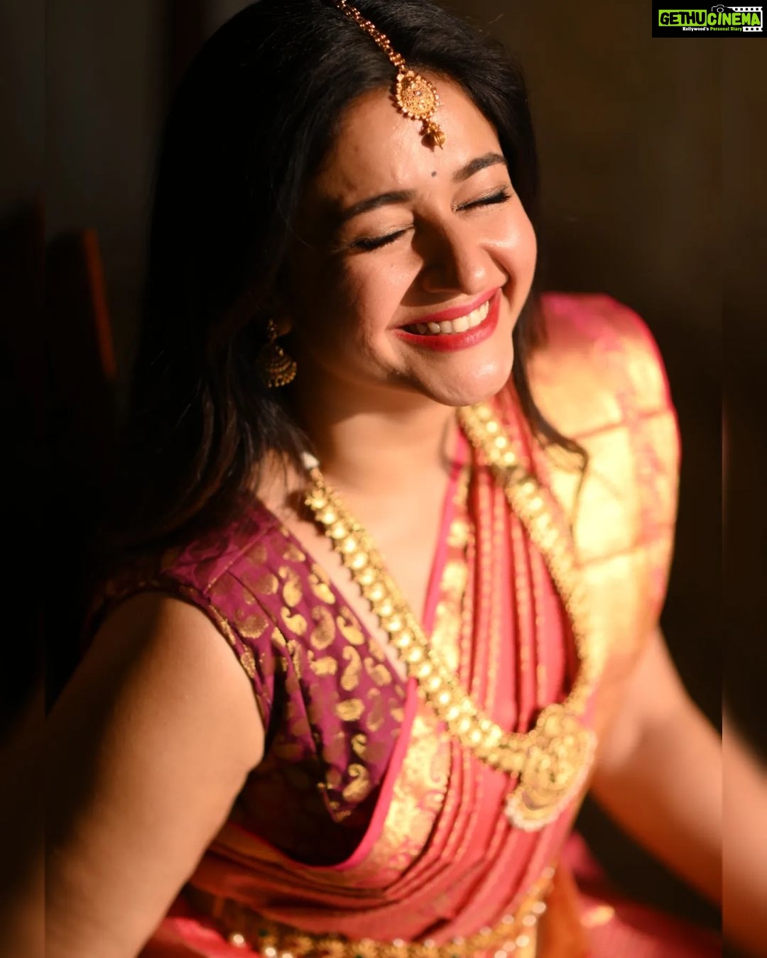 Poonam Bajwa Instagram - 💕Happy Ugadi Happy Happy Gudi Padwa Happy Cheti Chand 📸@unique_amit212 @hairstylebynisha