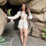 Pragya Jaiswal Instagram - Beating Monday blues with this weekend energy ✨🍃🌻