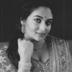 Prayaga Martin Instagram - Here to stay in your mind. @poojastudioskochi x @gheevarghese 🎞 @fatiz_official @urvasi_ernakulam @juli_julian_makeupartist Pooja Studios