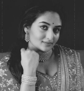 Prayaga Martin Instagram - Here to stay in your mind. @poojastudioskochi x @gheevarghese 🎞 @fatiz_official @urvasi_ernakulam @juli_julian_makeupartist Pooja Studios