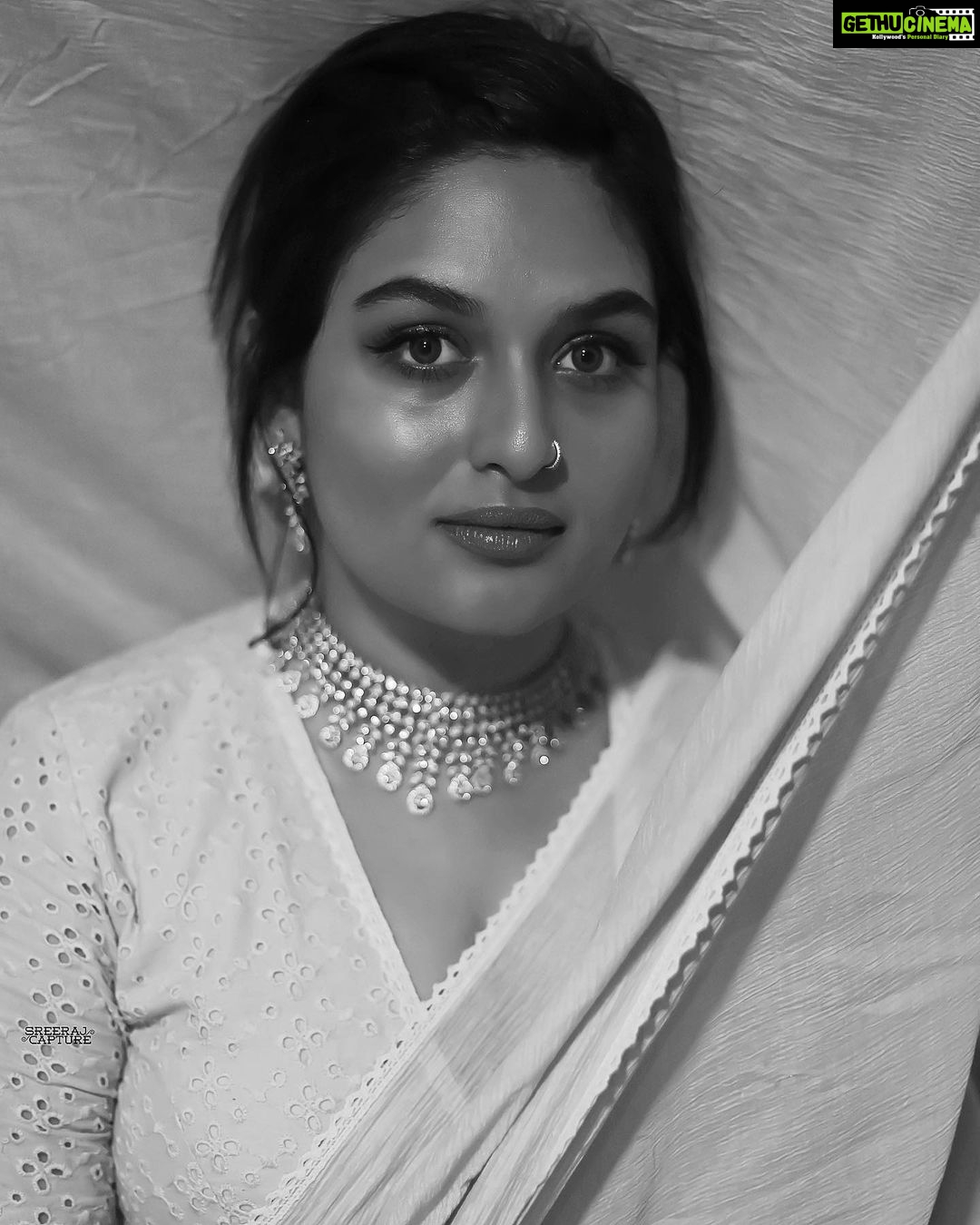 Prayaga Martin Instagram - “It’s hard to be a Diamond in a Rhinestone world”