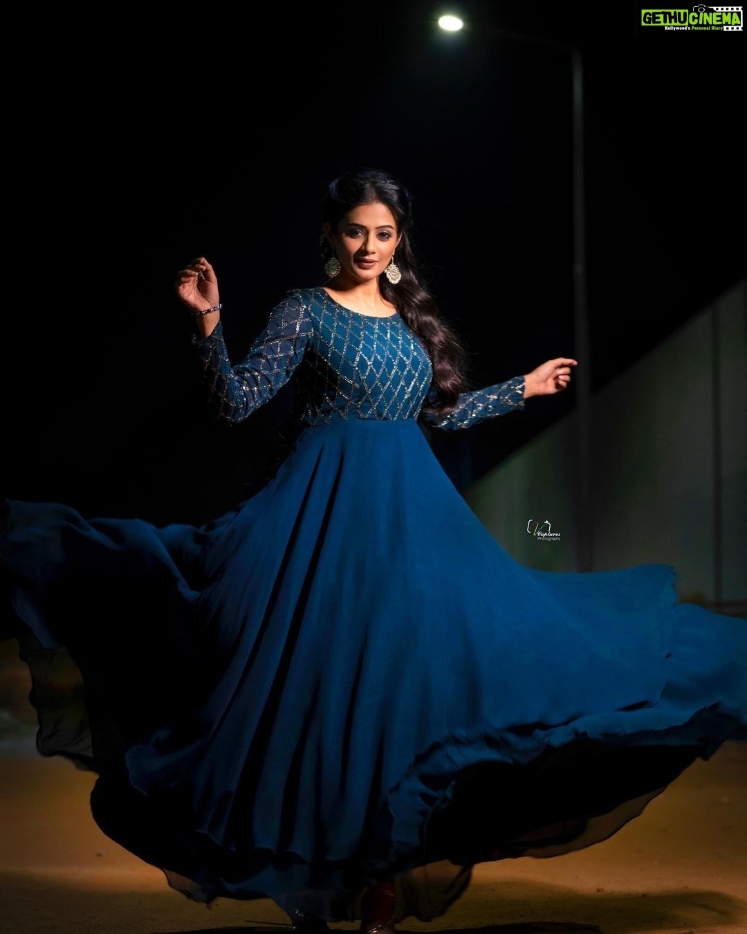 Priyamani Instagram - Some women fear the fire …. But some simply become it ❤️❤️❤️ Outfit : @sauchikabymounika Styling : @mehekshetty ❤️ 📸 : @v_capturesphotography MUH : @pradeep_makeup @shobhahawale #etv #dhee14dancingicon #judgelife #lovemyjob