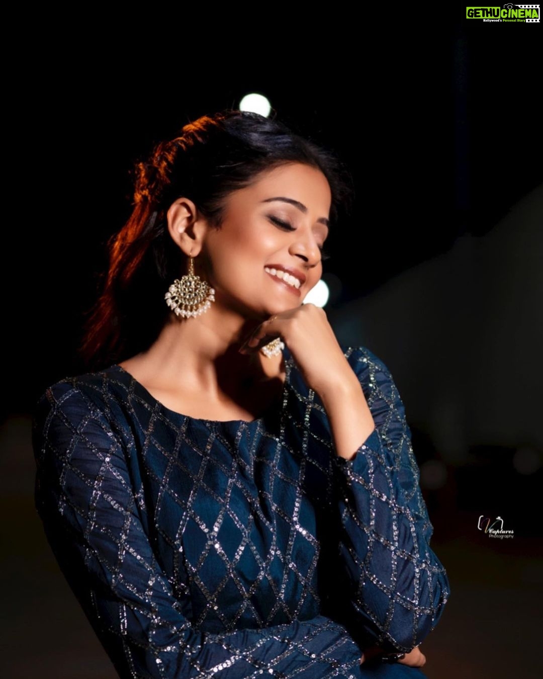 Priyamani Instagram - Some women fear the fire …. But some simply become it ❤️❤️❤️ Outfit : @sauchikabymounika Styling : @mehekshetty ❤️ 📸 : @v_capturesphotography MUH : @pradeep_makeup @shobhahawale #etv #dhee14dancingicon #judgelife #lovemyjob