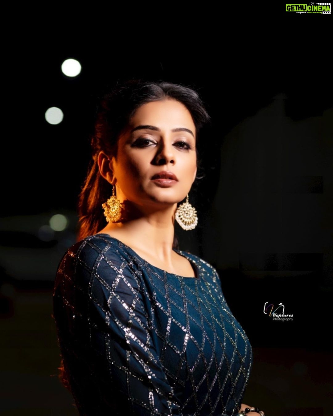 Priyamani Instagram - Some women fear the fire …. But some simply become it ❤️❤️❤️ Outfit : @sauchikabymounika Styling : @mehekshetty ❤️ 📸 : @v_capturesphotography MUH : @pradeep_makeup @shobhahawale #etv #dhee14dancingicon #judgelife #lovemyjob